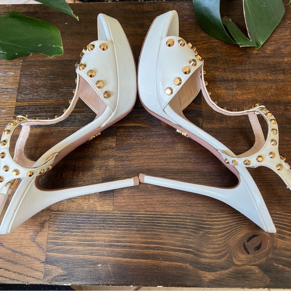 Prada Calzature Donna White Saffiano Leather Gold Studded Heels EU39.5 - Picture 10 of 16